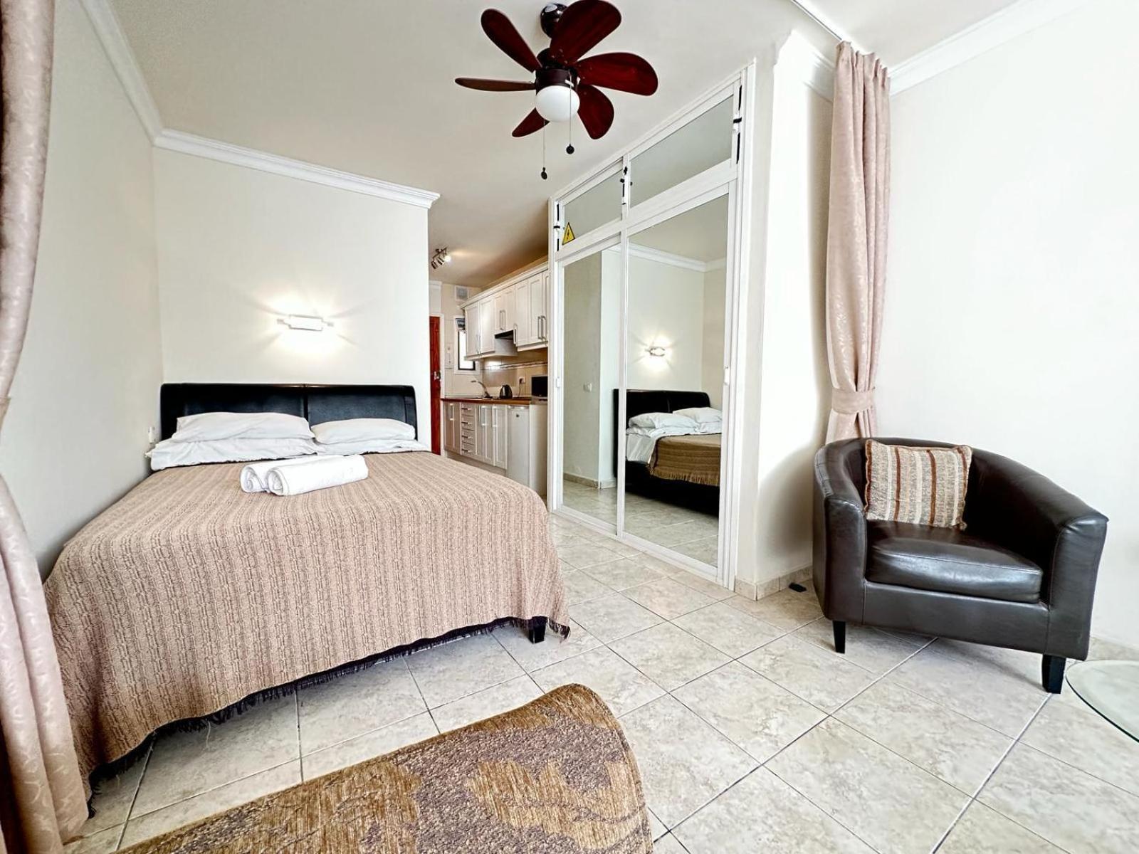 Firstline Apartment Los Cristianos Arona  Esterno foto